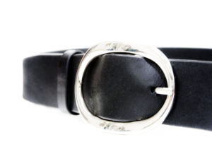 Cintura realizzata in cuoio, interamente Made in Italy, con Fibbia in lega di zama argentata.